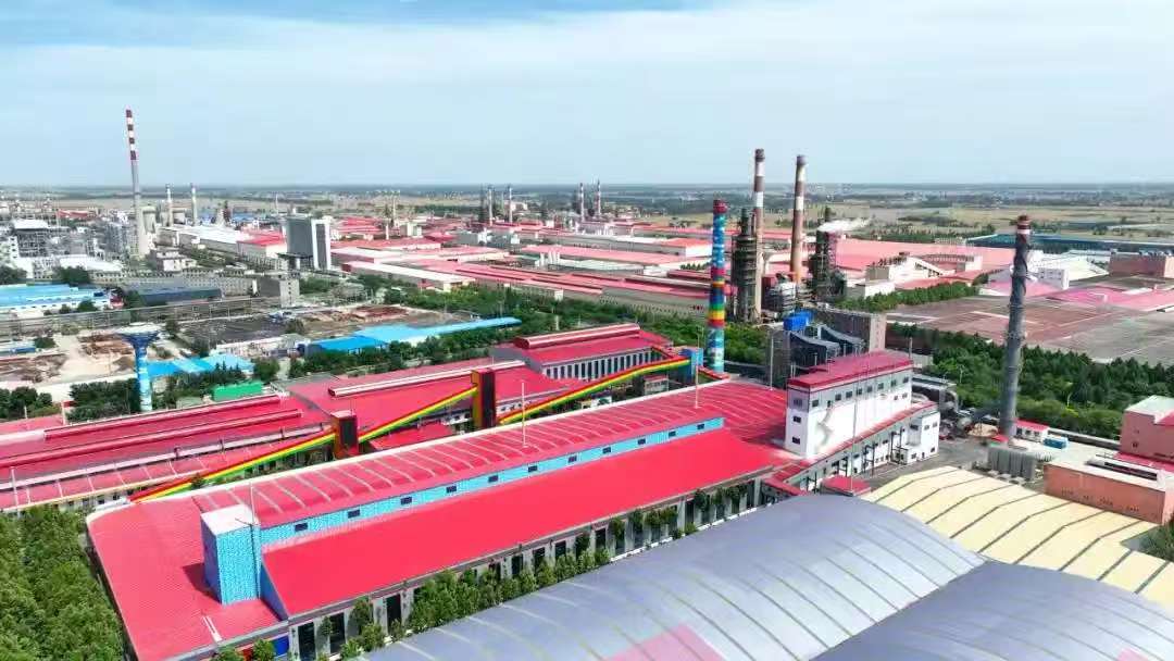 樊建祥回忆，后来，在国家政策引导下，技术进行了升级，淘汰落后的小平拉工艺，逐步转向格法工艺等，实现“一窑两线”的规模化改进，提升效率并降低能耗，2000年后又全面引入浮法技术，产品迈向高端化